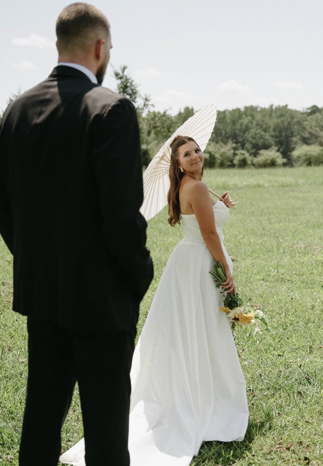 Natural bridal makeup with romantic soft glam — outdoor bride