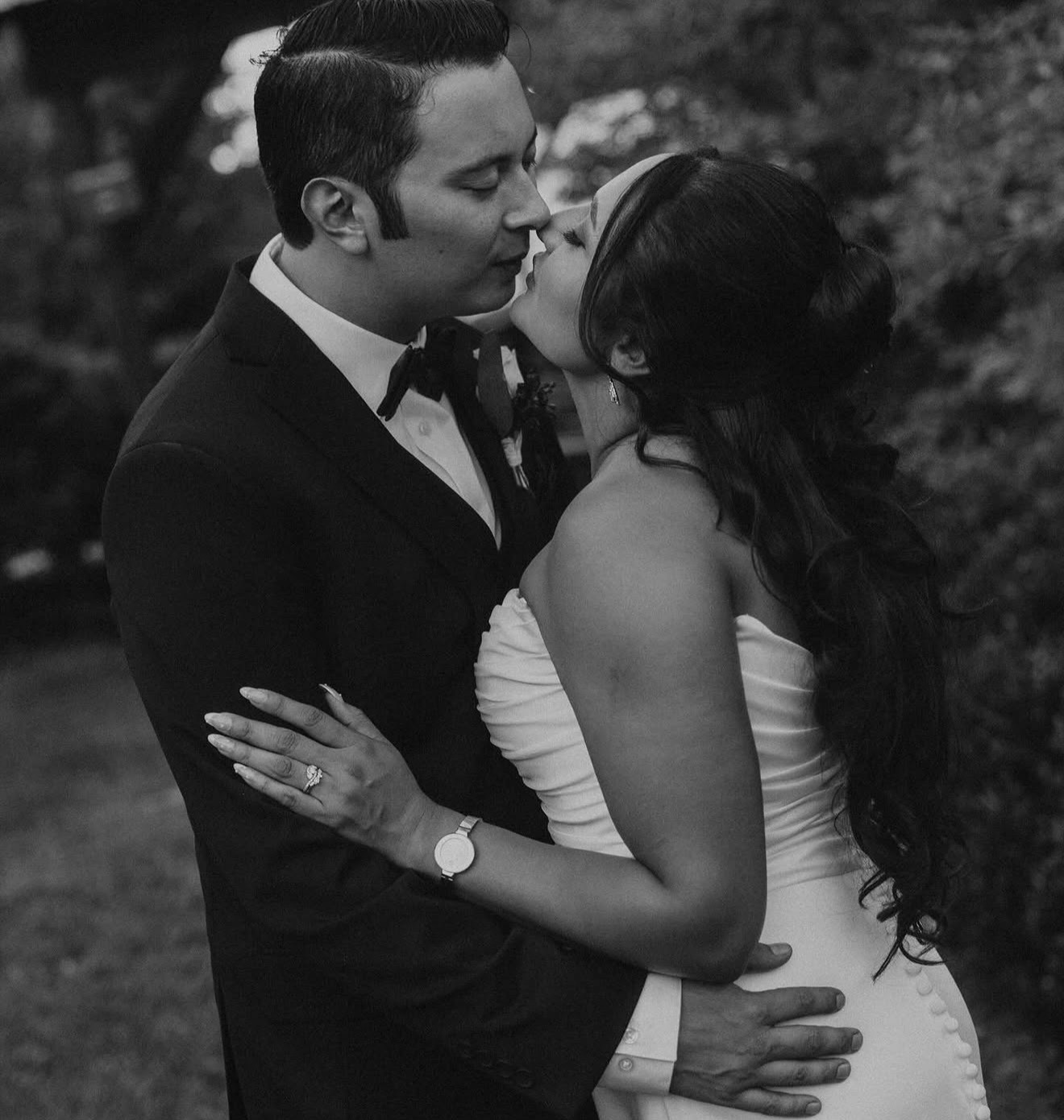 Classic romantic bride with timeless camera-ready makeup